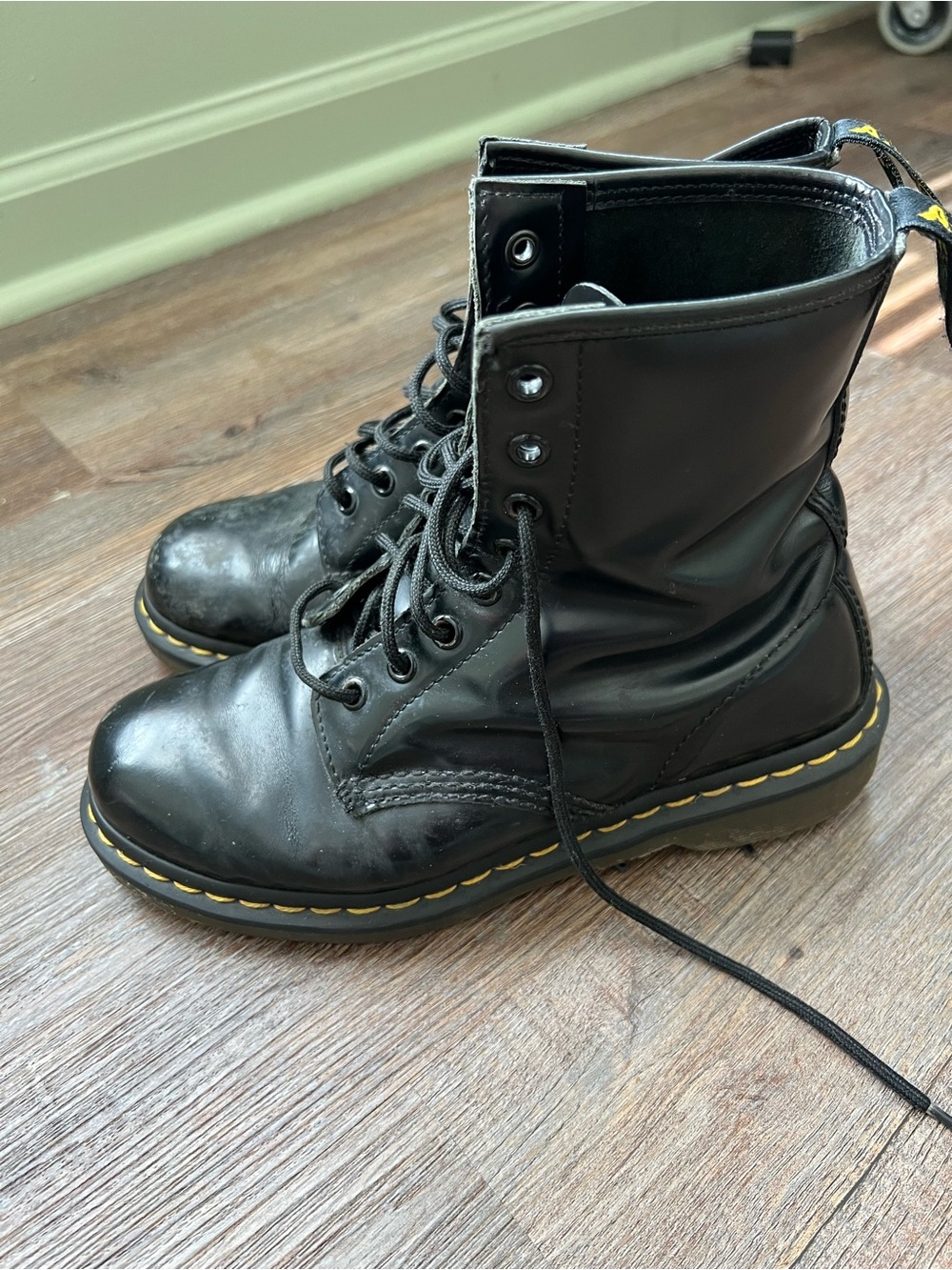 Dr. Martens Black Leather 8 Eye Boots Women’s 7 Men’s 6 UK 5 EU 38